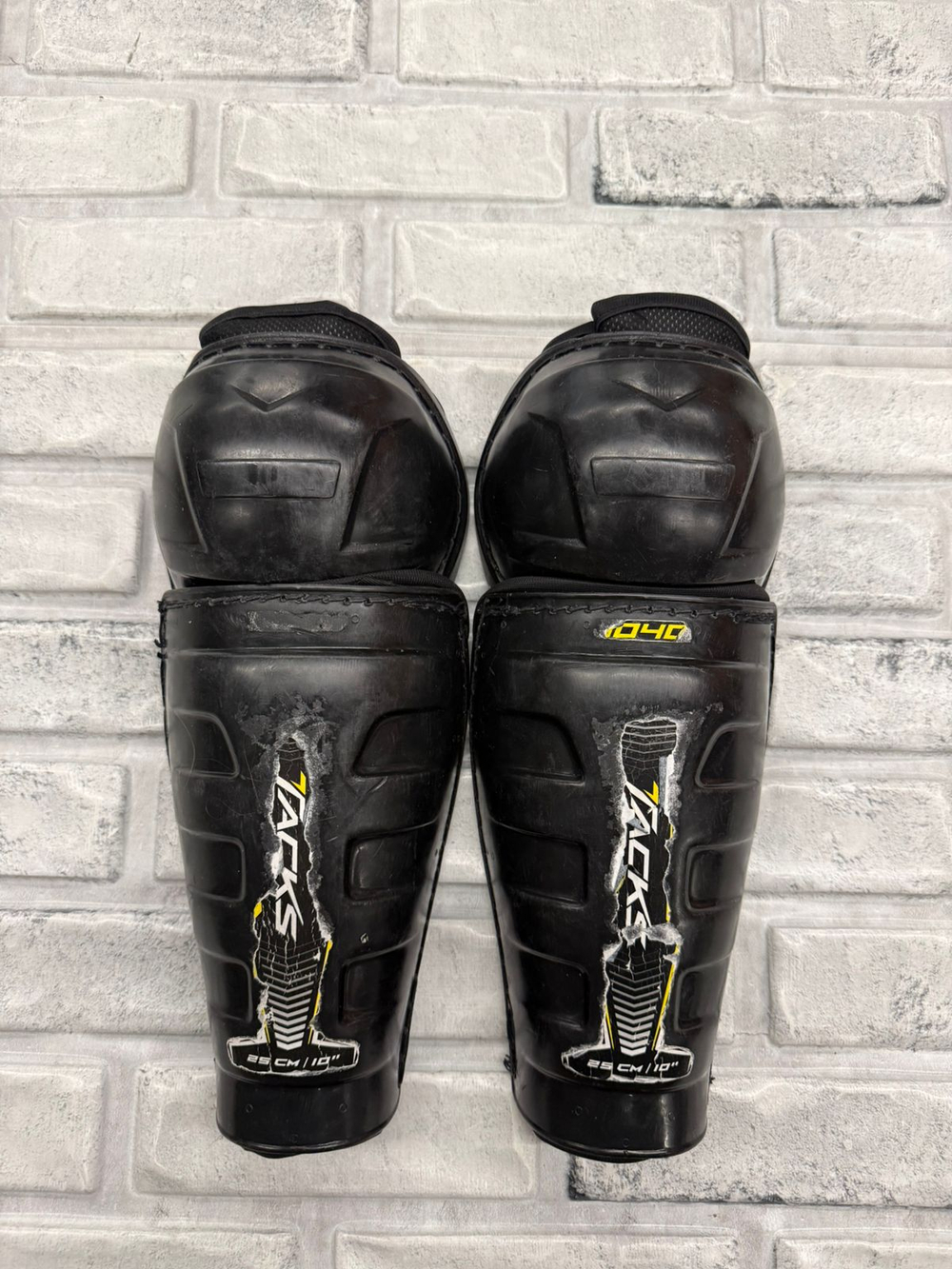 CCM tacks 9040 YTH 10"