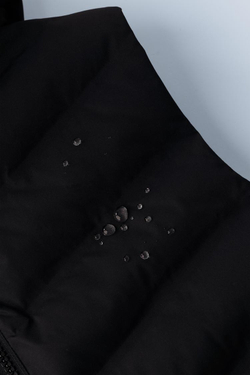 ZARA ОЧЕНЬ ЛЕГКИЙ ЖИЛЕТ WATER REPELLENT С КАПЮШОНОМ, ЧЕРНЫЙ