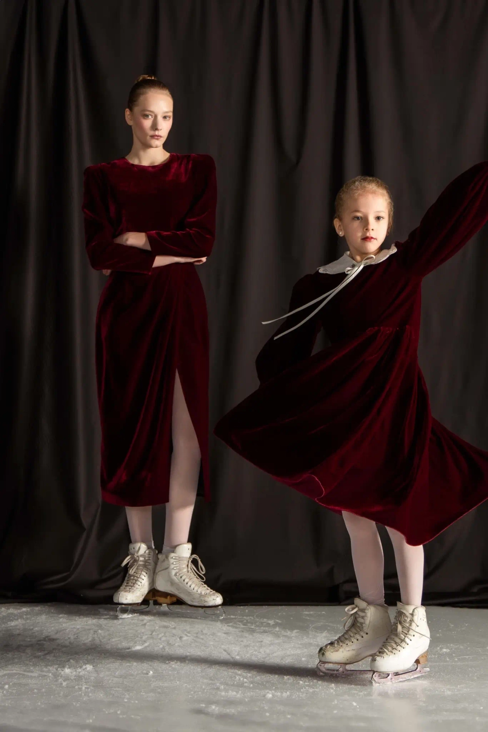 Детское платье из бархата с воротником