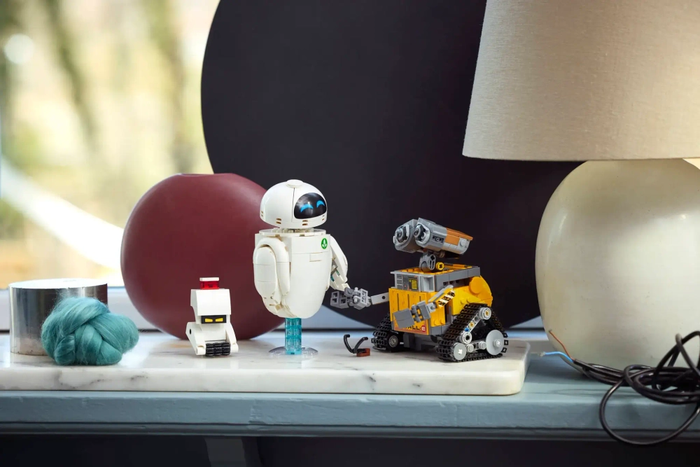 Конструктор LEGO Disney 43279 WALL-E and EVE