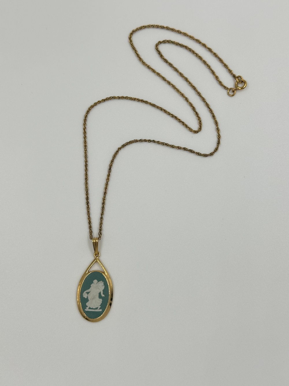 Кулон Wedgwood тёмно-зелёный