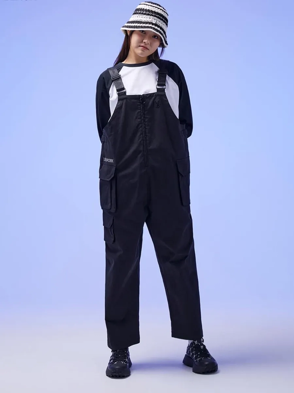 Джинсовый комбинезон с передним корманом