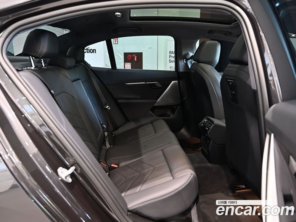 BMW 5 Series (G60) 520i (10.2023)