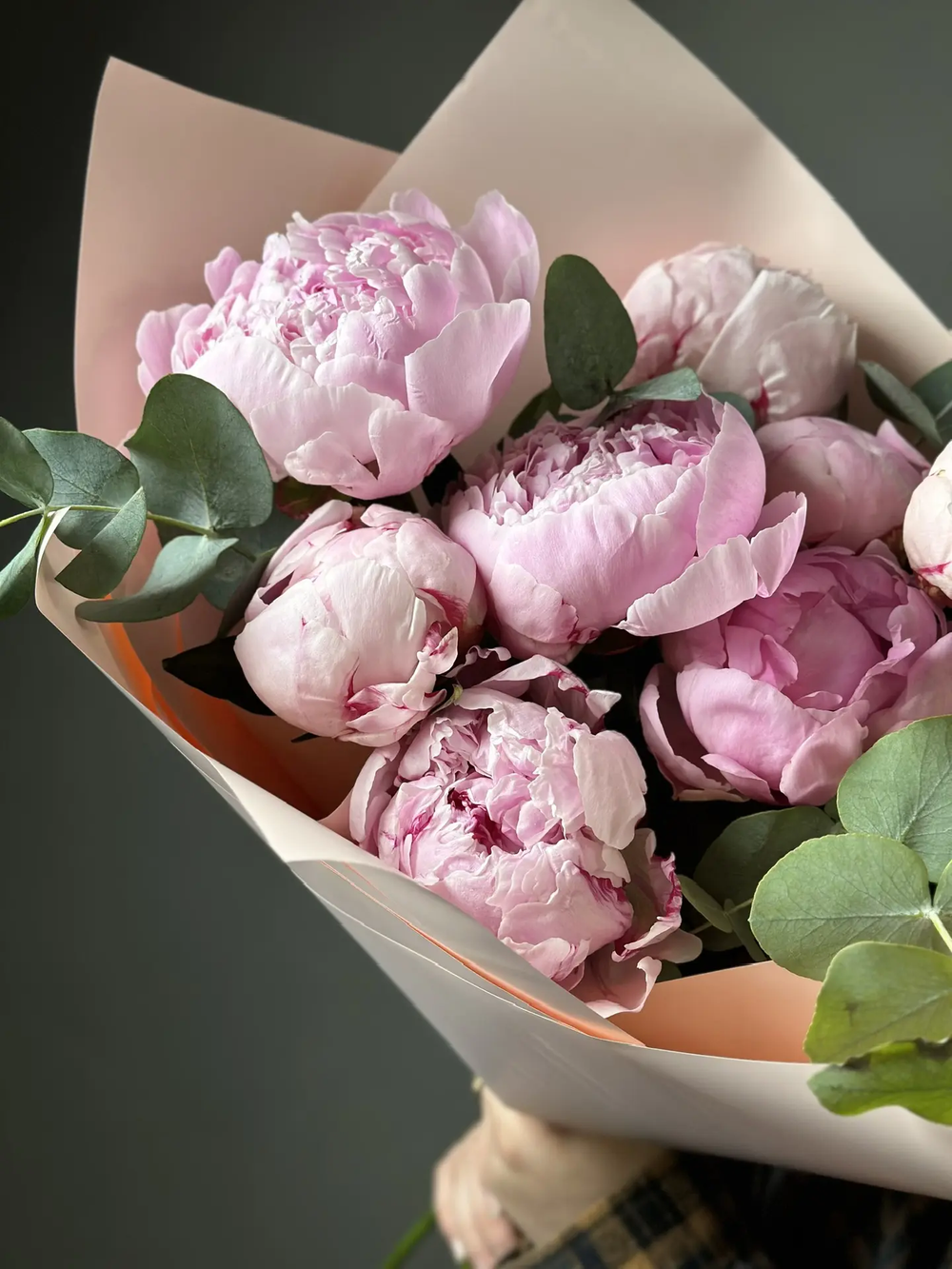 «Букет пионов с эвкалиптом»