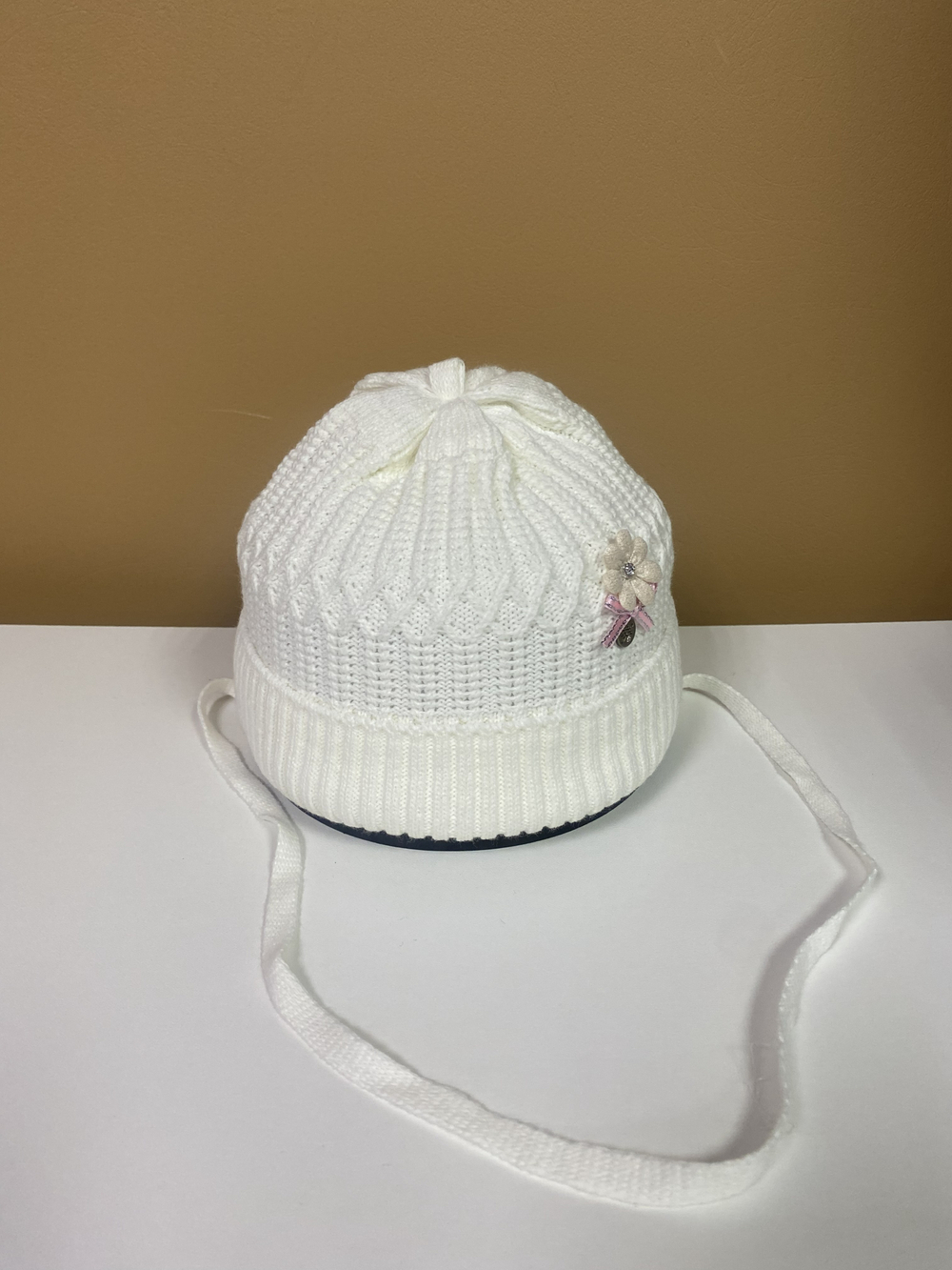 Шапка "Milli" на девочку вязаная на х/б подкладке на завязках, размер 42-44, цвета в ассорт.