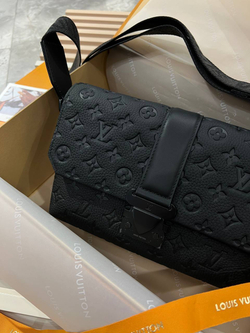 Сумка-мессенджер Louis Vuitton