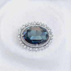 "Лаодамия" брошь в серебряном покрытии из коллекции "Пале-Рояль" от Jenavi с замком булавка