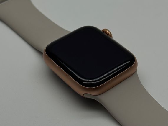Apple Watch SE 40 Gold