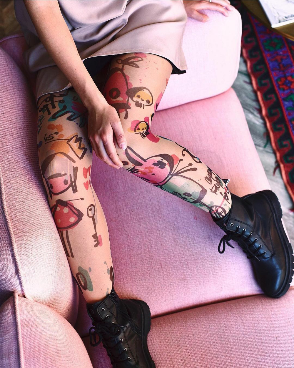 Чулки с принтом в виде цветных зарисовок (Размер: S-M-L) (Цвет: бежевый)