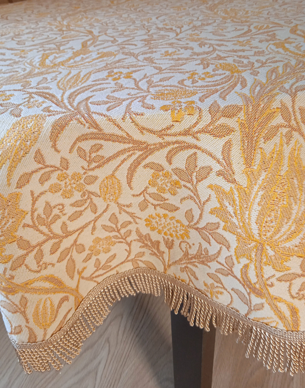 Гобеленовая скатерть Золотая лирика D 160 см