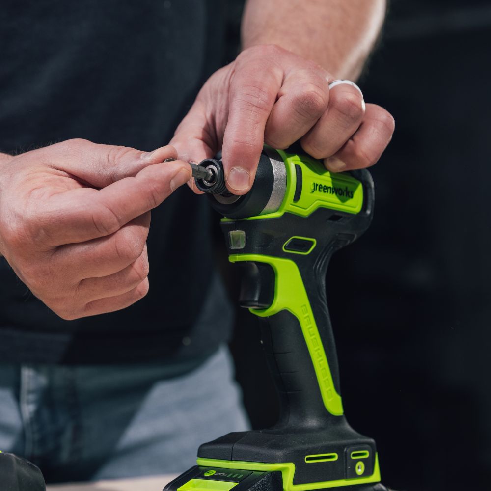 Винтоверт ударный акк. Greenworks ID3170, 24V, б/щет, 0-3200об/мин, 4000 уд/мин, HEX 1/4, 170Нм,1х2Ач,ЗУ,кор (3804907CUA)