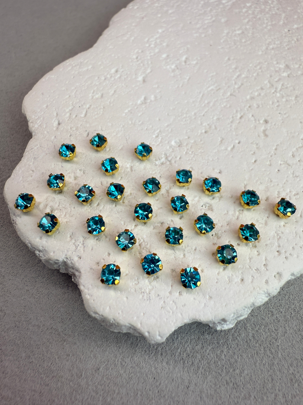 Шатоны 4 мм, Аквамарин в золоте, 25 шт