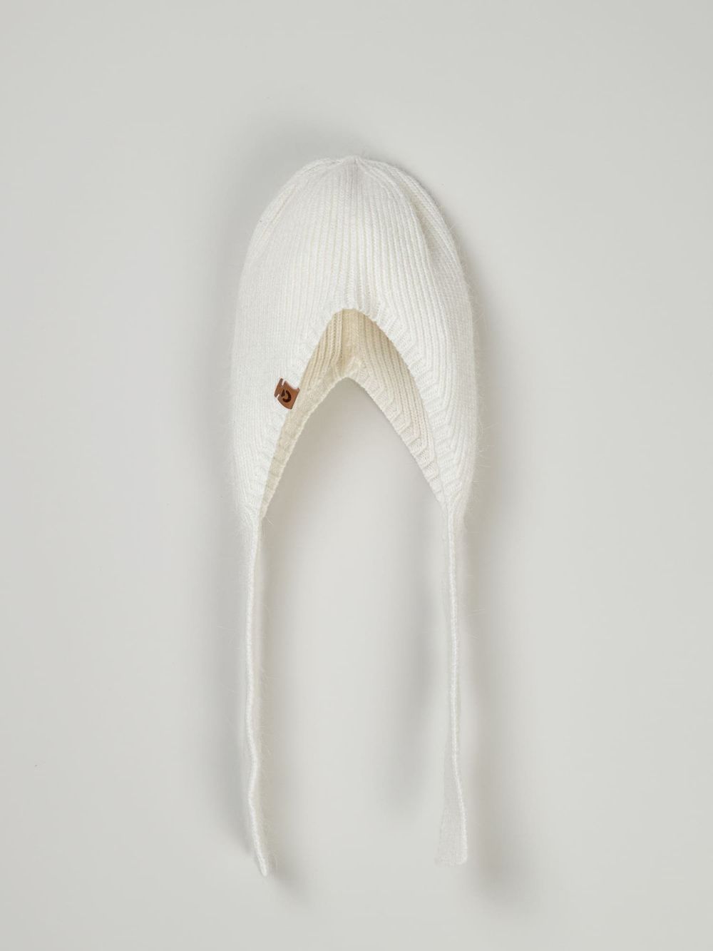 Шапка чепец из ангоры "Молоко" 7+