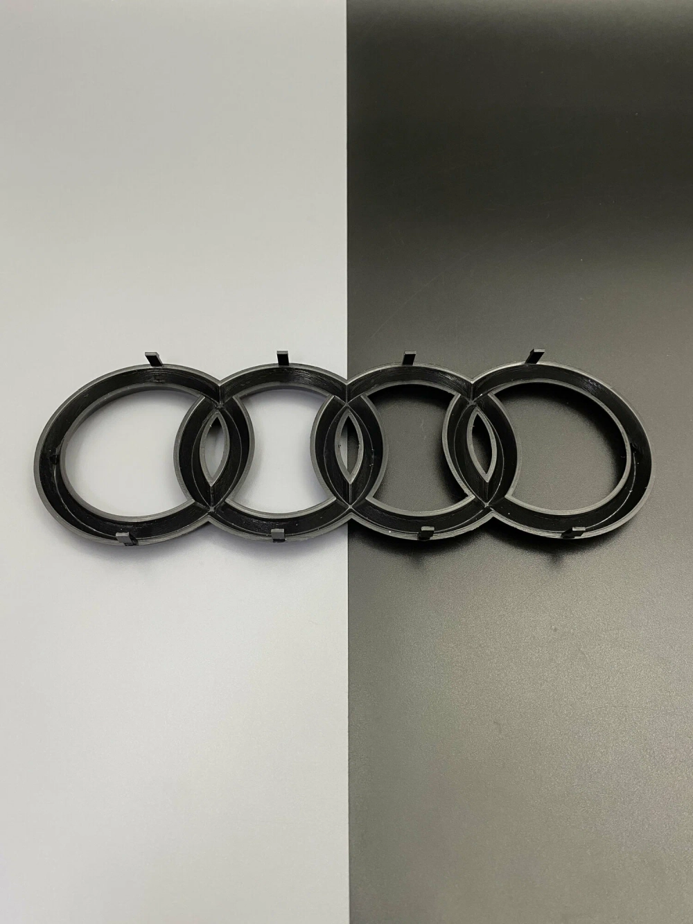 Эмблема шильдик логотип с клеевой основой Кольца для Audi 272 х 98 мм