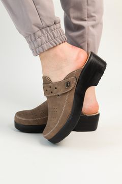 501 | "Natasa" | Коричневые женские медицинские сабо с закрытым носом