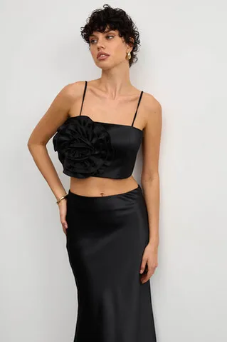 Топ с цветком из атласа черного цвета