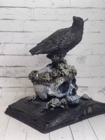 Свеча магическая "Ворон мудрости"