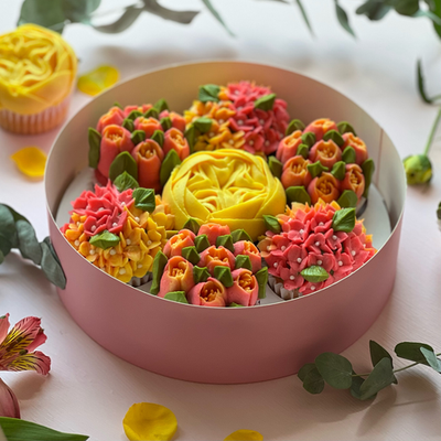 Яркий набор капкейков в розовом коробе 7 шт