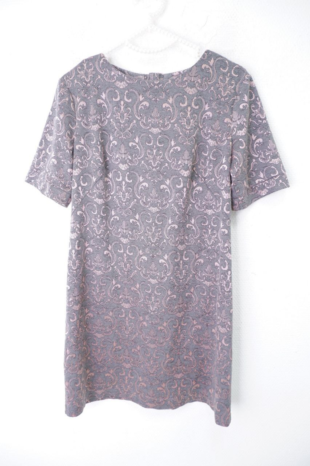 Платье прямое серое 42-44 размер