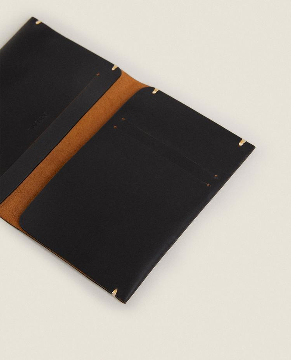 ZARA HOME КОЖАНАЯ ОБЛОЖКА ДЛЯ ПАСПОРТА, ЧЕРНЫЙ