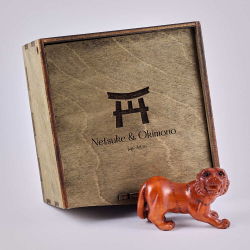 Нэцкэ Тигр идущий