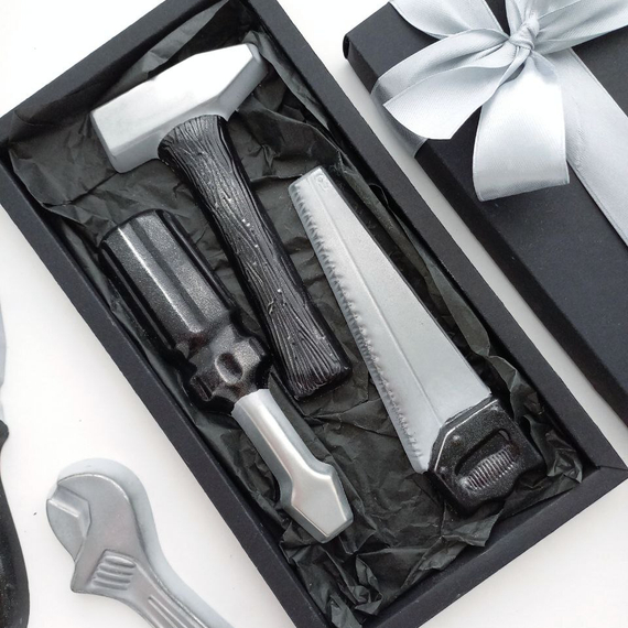 250 | Форма для шоколадных изделий &quot;Инструменты&quot; (275*175 мм)