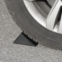 WDK-88001 Противооткатные упоры резиновые. Комплект 2 шт. Размеры 105х75х75 мм. Вес 0,66 кг.