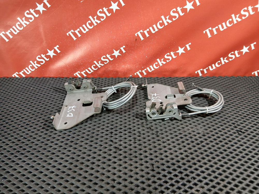 Комплект замков капота