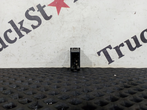 Кнопка включения горного тормоза