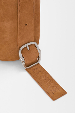 Loewe Сумка-ведро Loop из замшевой телячьей кожи, табачный