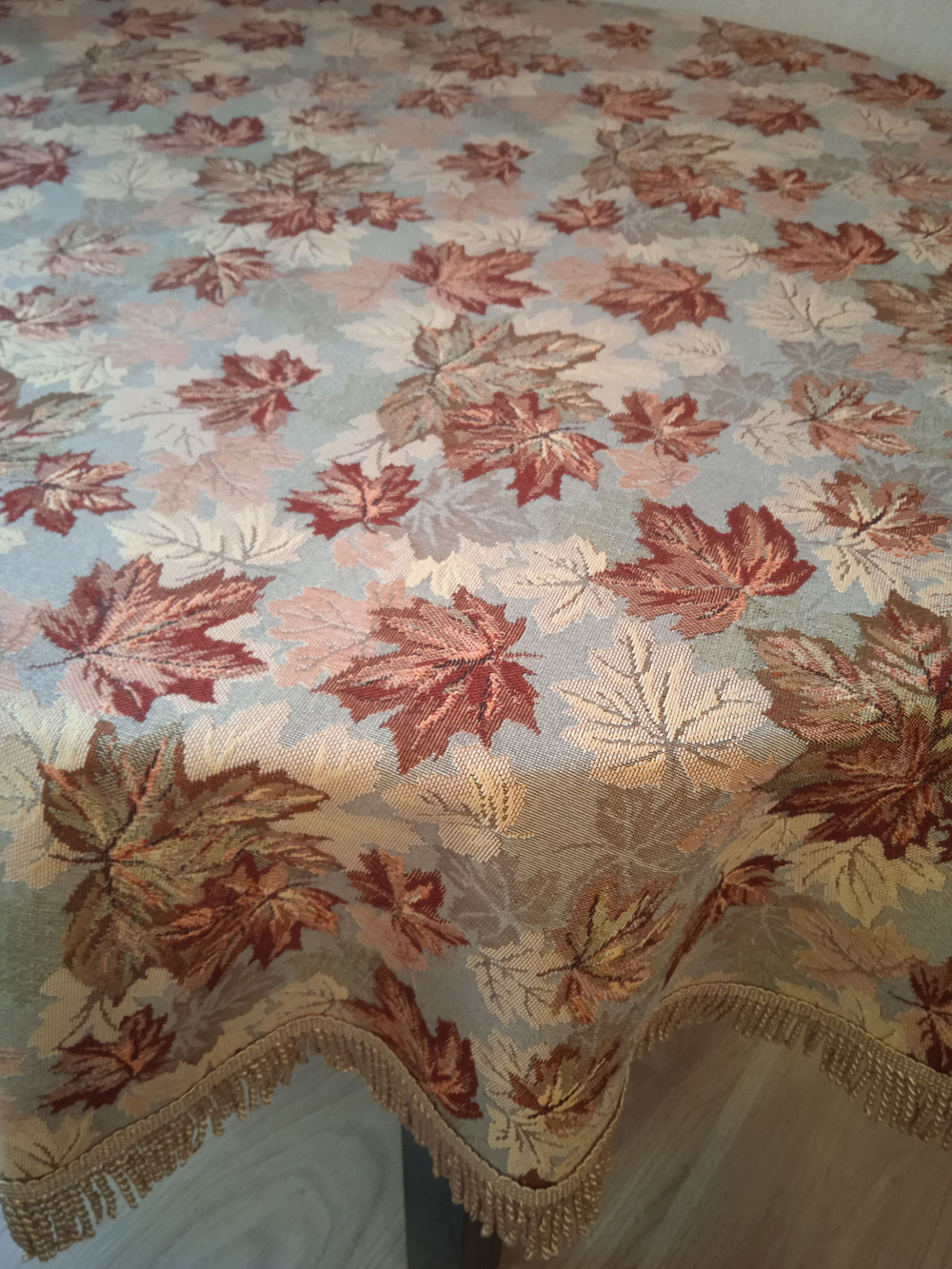 Гобеленовая скатерть Вальс бостон D 160 см