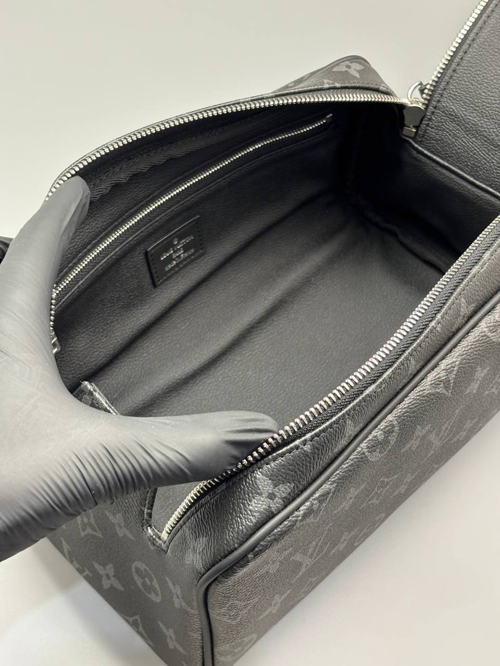 Несессер Louis Vuitton