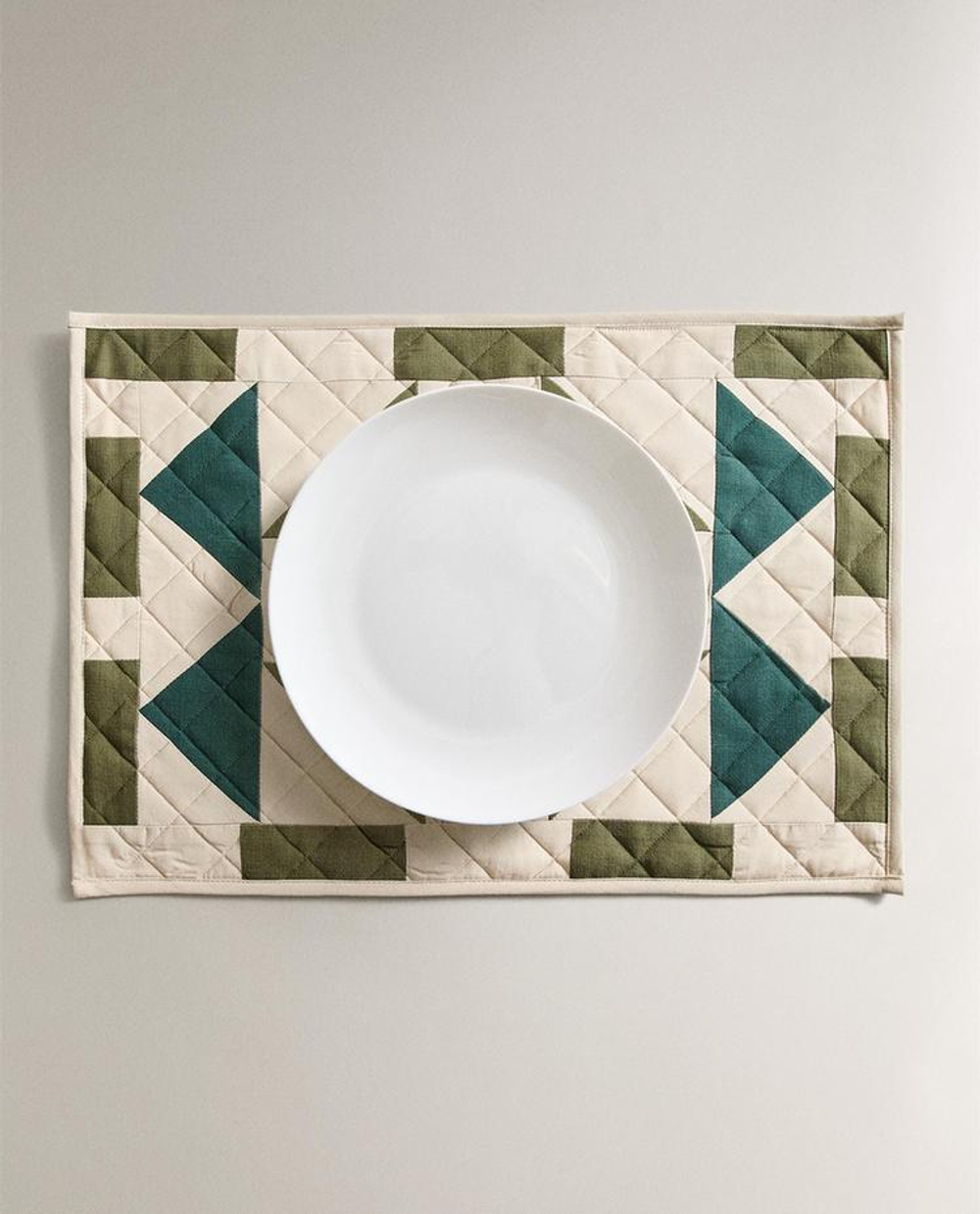 ZARA HOME СЕРВИРОВОЧНАЯ САЛФЕТКА В СТИЛЕ ПЭЧВОРК, ЗЕЛЕНЫЙ