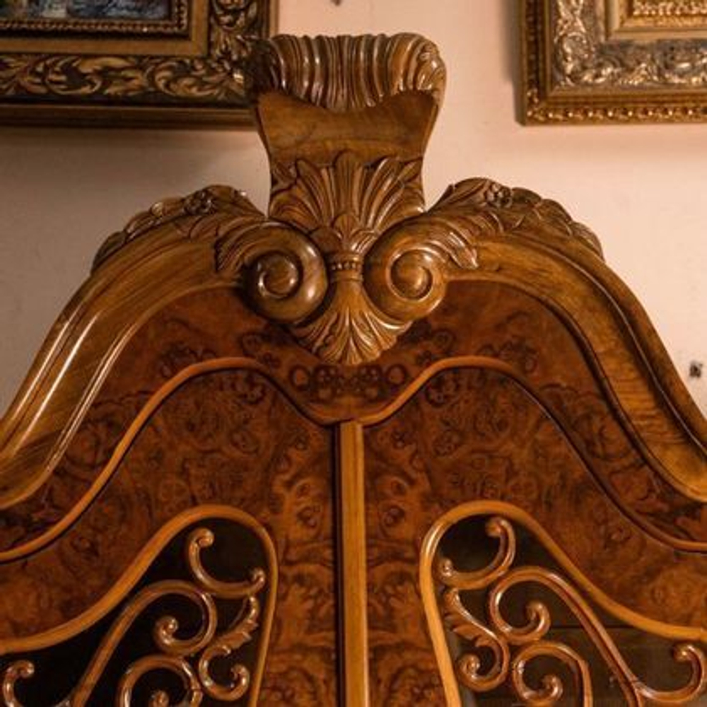 Витрина в стиле Чиппендейл