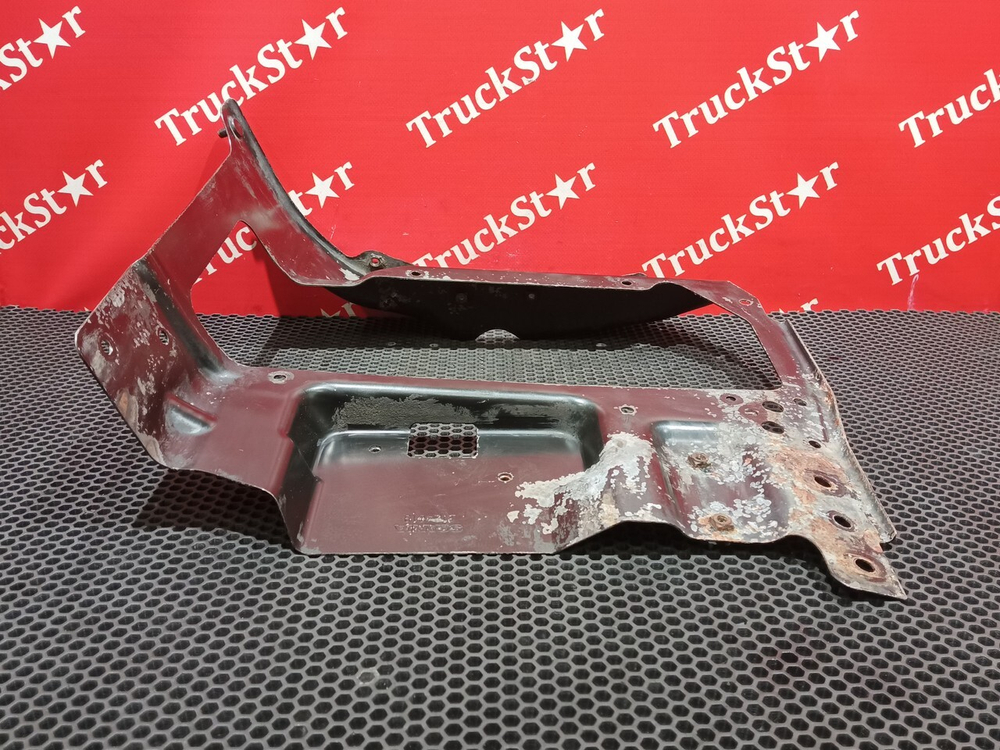 Кронштейн фары левой