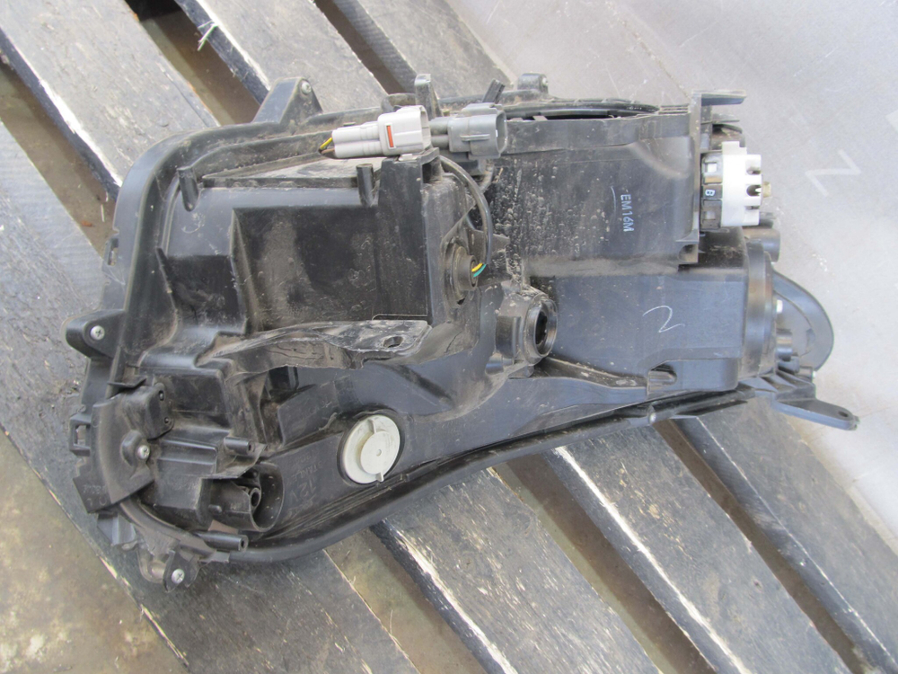 Фара левая LED Toyota RAV4 IV (XA40)  Б/У Оригинал 8118542680