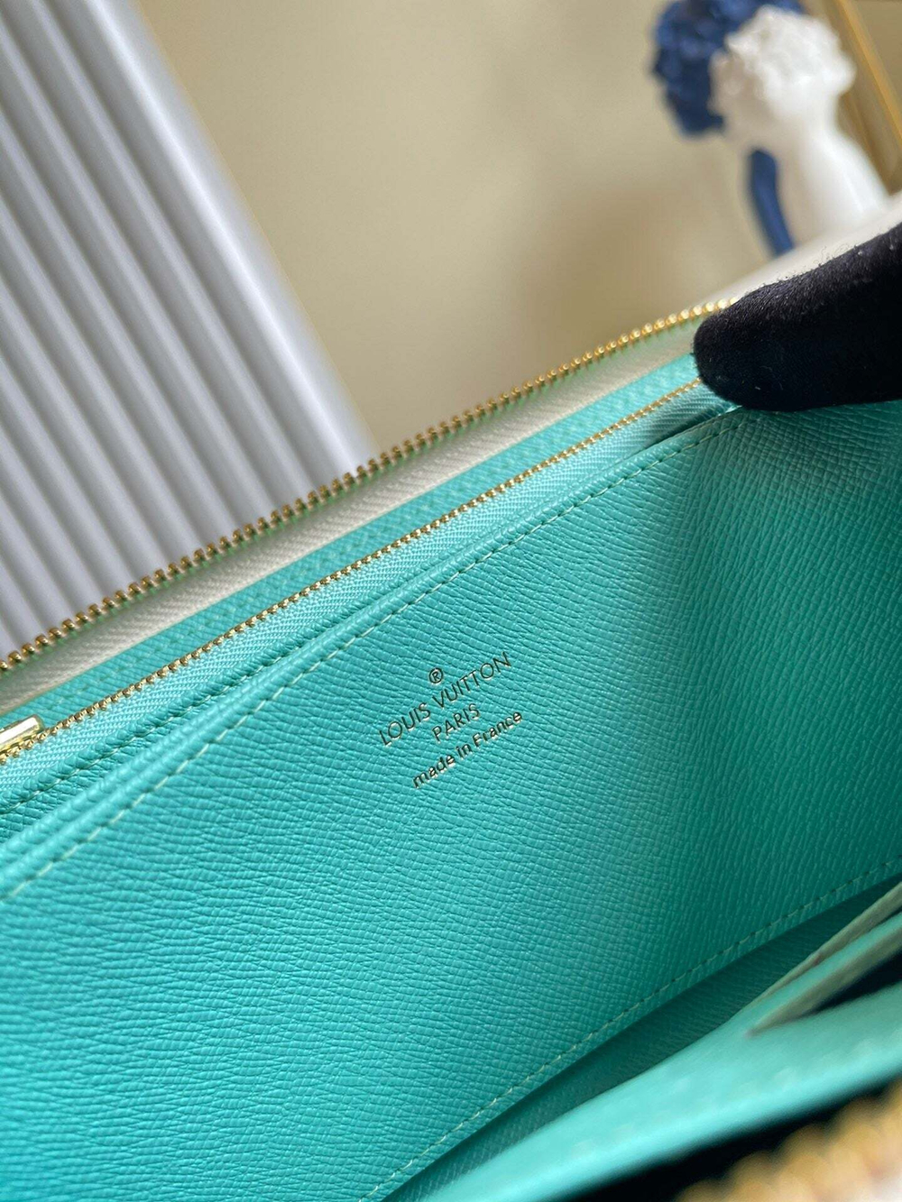 Louis Vuitton Zippy Wallet