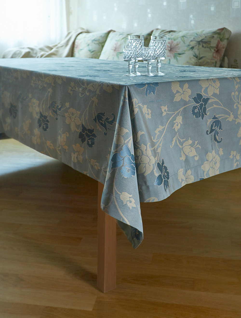 Скатерть круглая 220 и 8 салфеток Gamba 9812 Cielo голубая