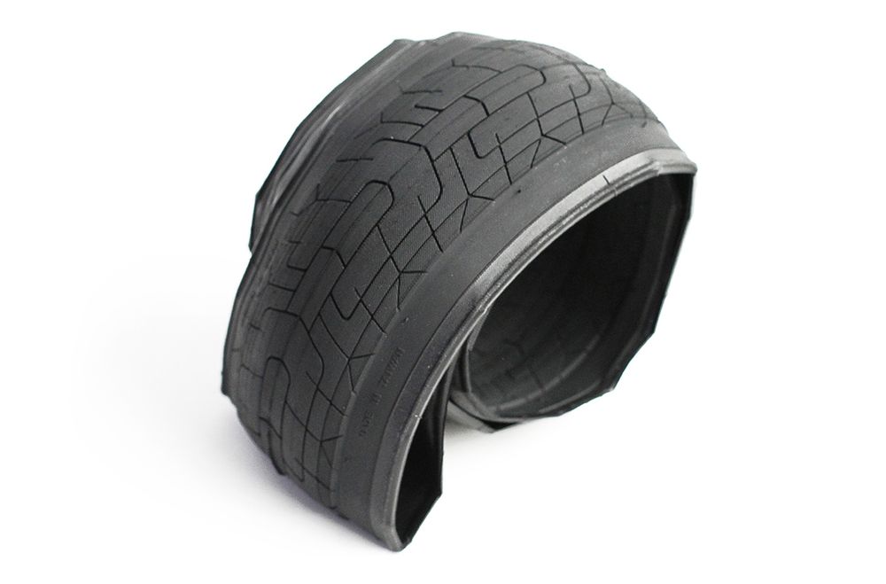 Покрышка 20&quot; Grip Lock LITE Tyre - FOLDING Bead 20 x 2.2&quot;Light Weight at 510grams each, цвет Black Tread/Black Wall, арт. I30-108A COLONY