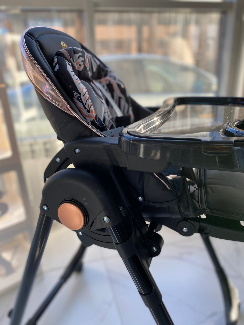 Стул для кормления luxmom Н580 Чёрный гламур