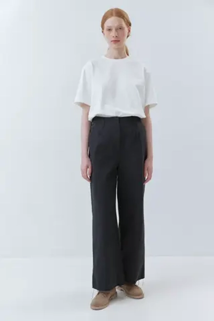 Широкие брюки из черного вареного хлопка