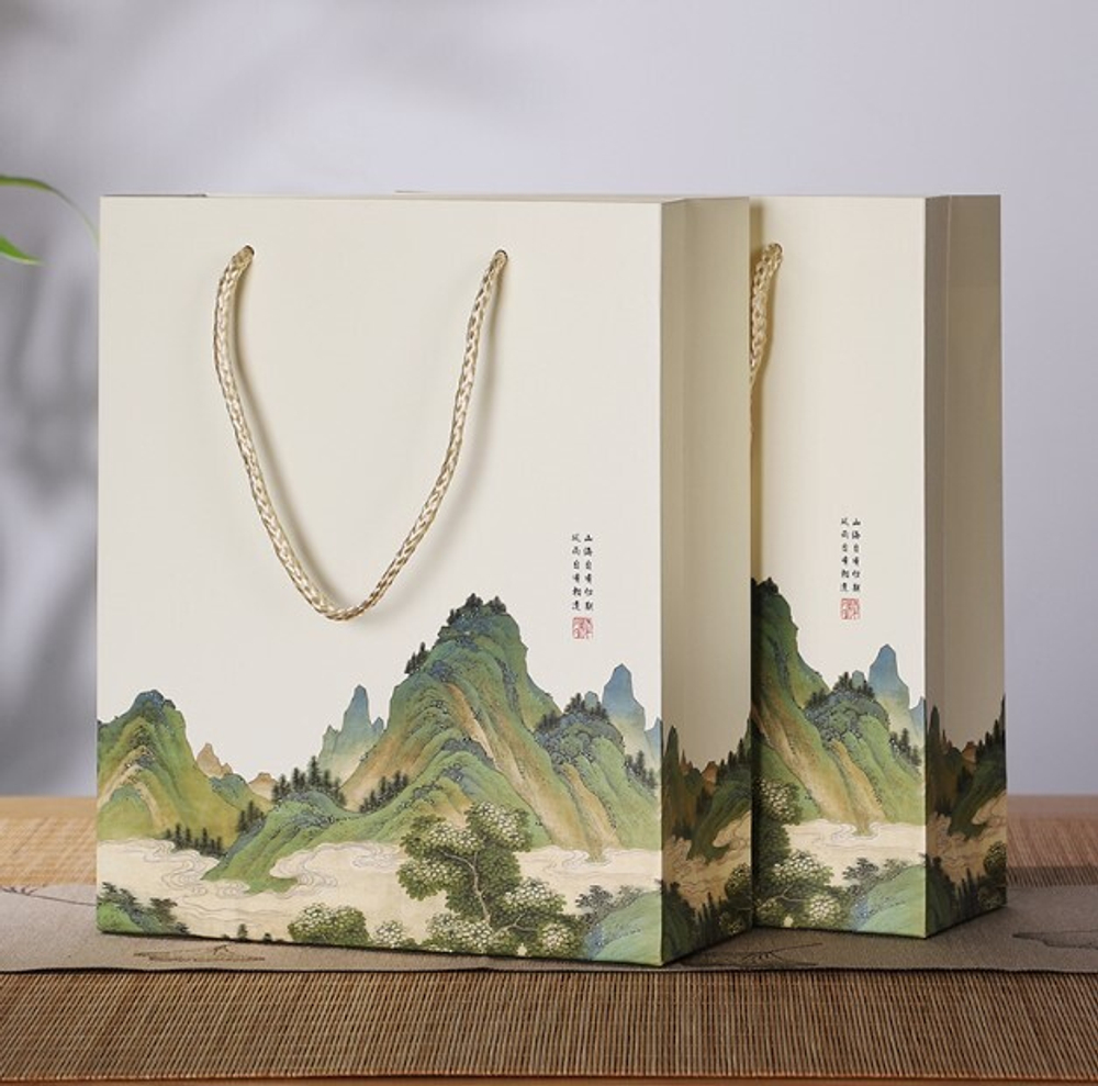 269100 Пакет подарочный "ГОРЫ" размер=26.5*22*9см, картон бежевый