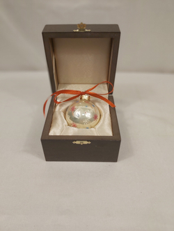 Шар новогодний с ручной росписью  Палех "Кошка на окошке"