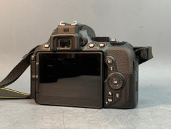 Nikon D5600 kit AF-P 18-55mm VR 2.800 кадров