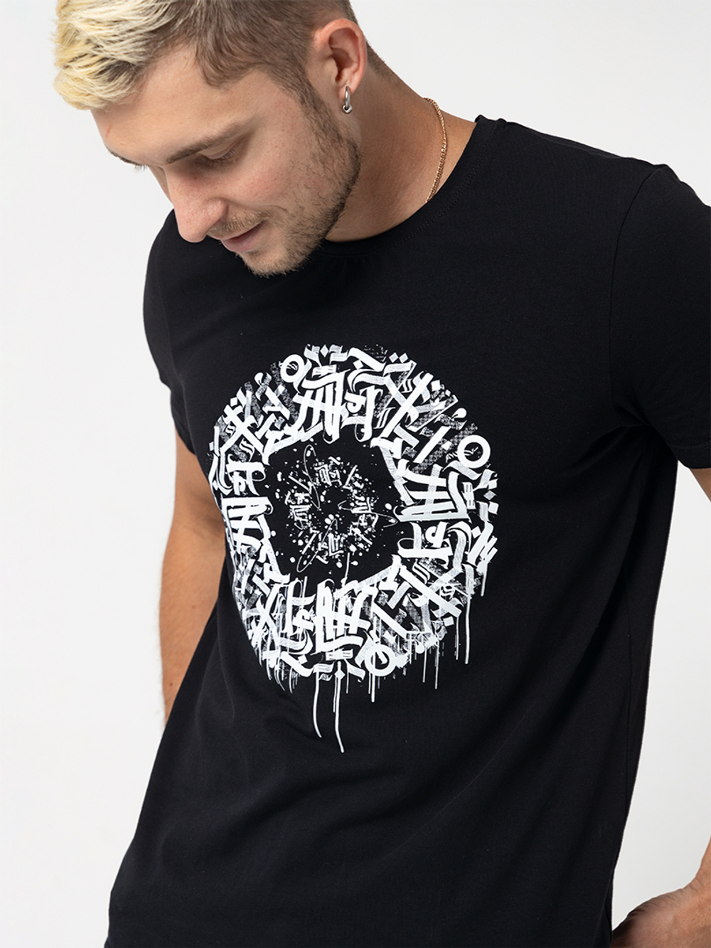 Футболка леттеринг граффити черная Город Горький