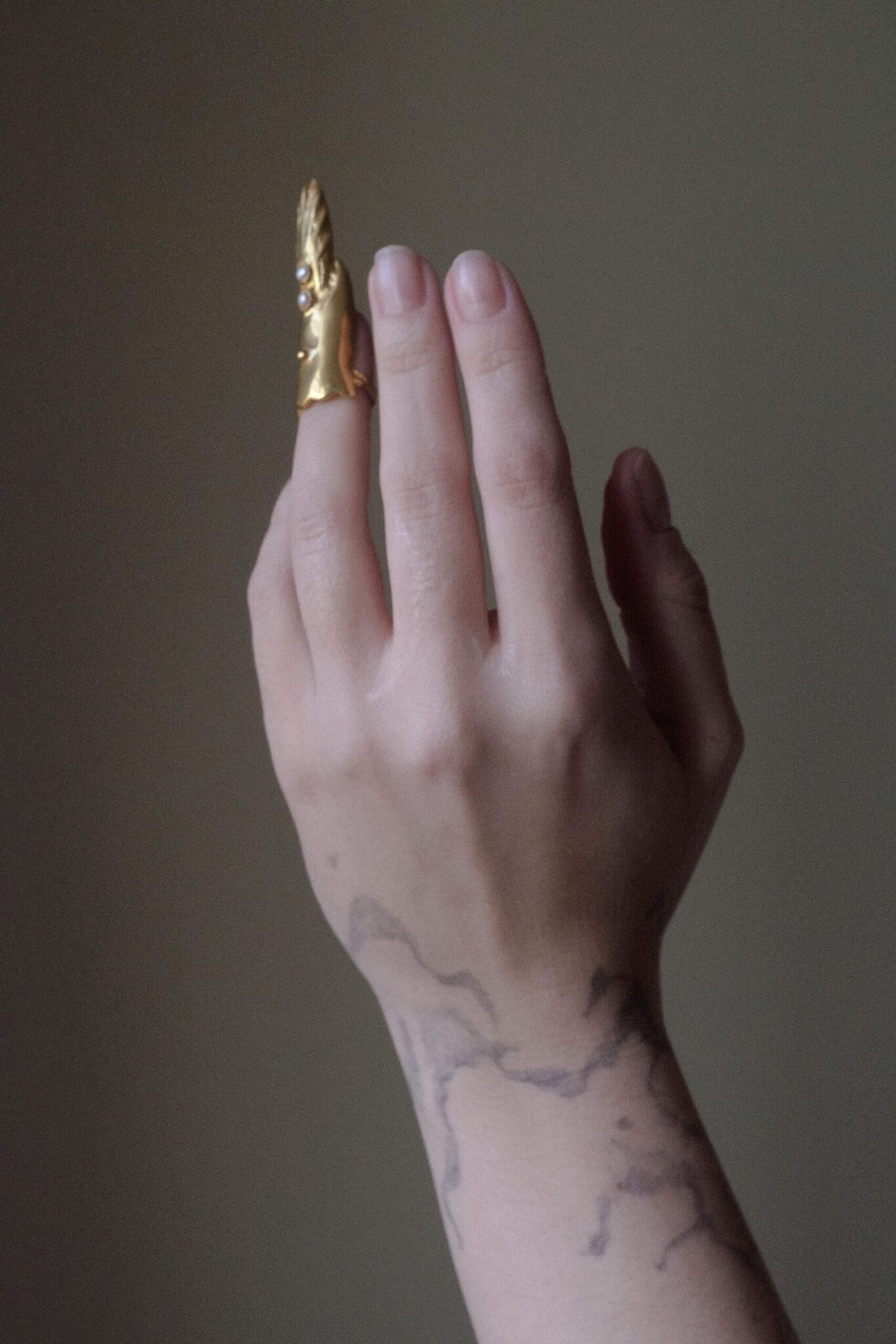 Кольцо палец с жемчугом, позолота