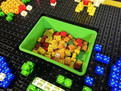 Интерактивный стол со светящимся конструктором