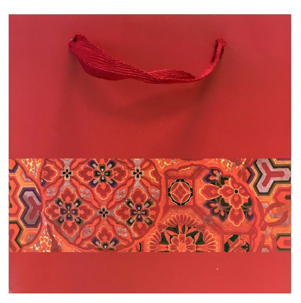 246002 Пакет подар. с ручками, картон. Размер 30х27х12. Цвет красный