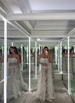 Платье макси вечернее с перьями