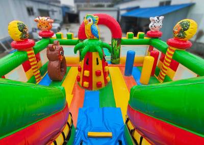 Коммерческий надувной батут «Дружная компания», 8*6*5 м